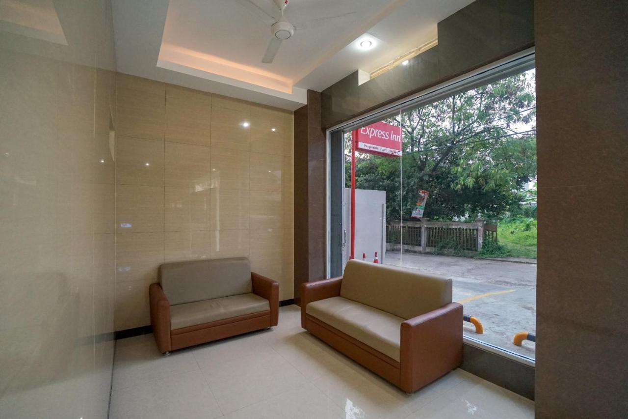 Oyo 616 Express Inn Palembang Exterior photo