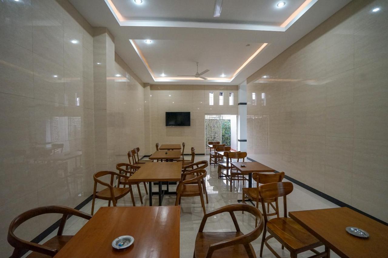 Oyo 616 Express Inn Palembang Exterior photo
