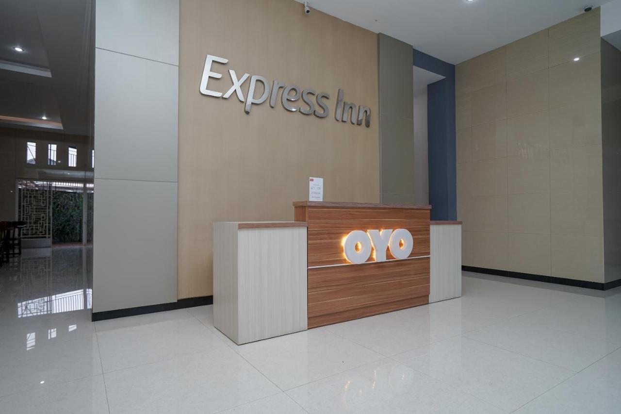 Oyo 616 Express Inn Palembang Exterior photo