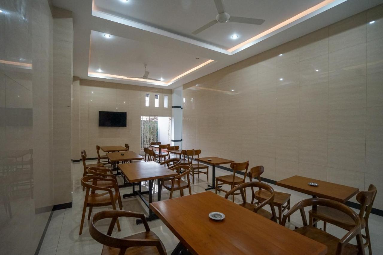 Oyo 616 Express Inn Palembang Exterior photo