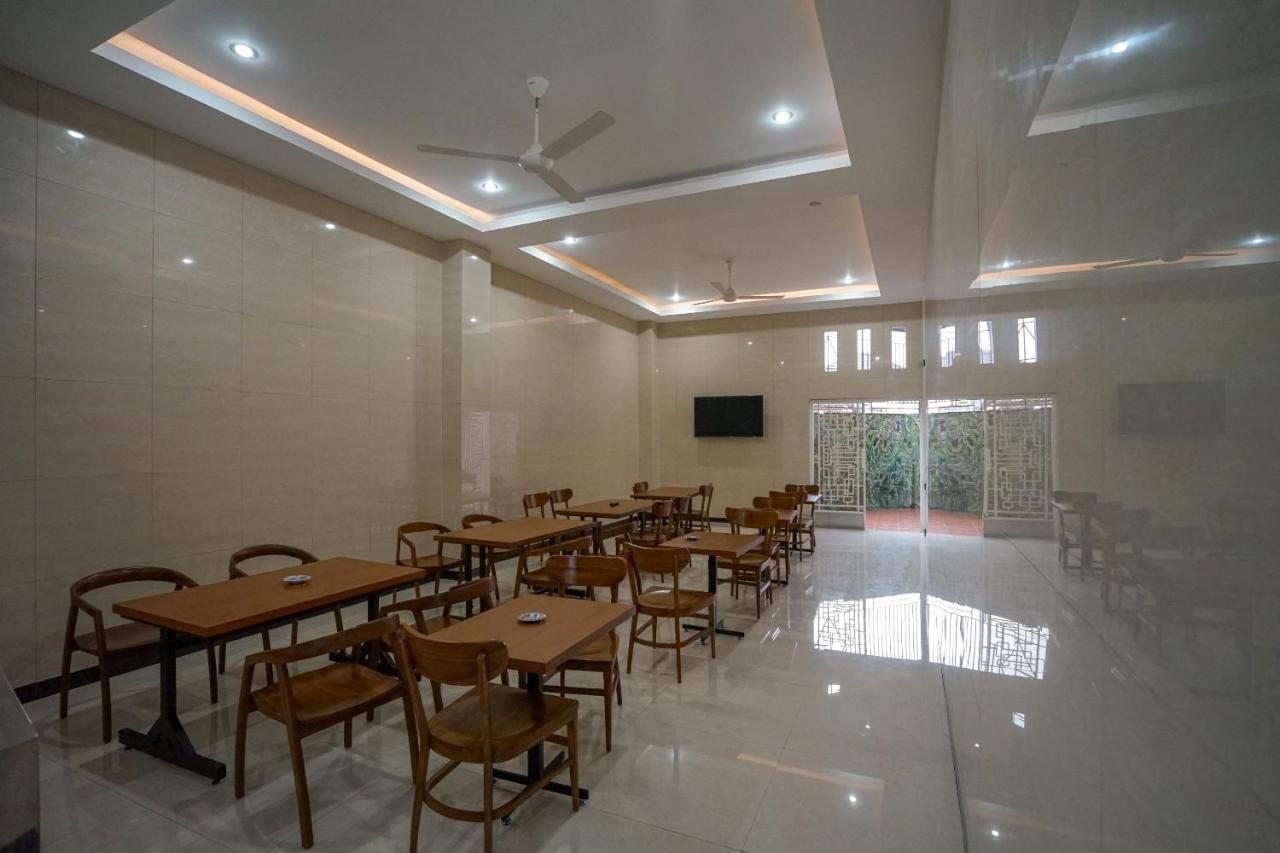 Oyo 616 Express Inn Palembang Exterior photo