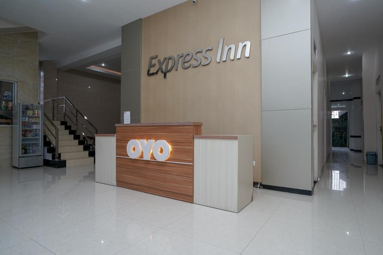 Oyo 616 Express Inn Palembang Exterior photo