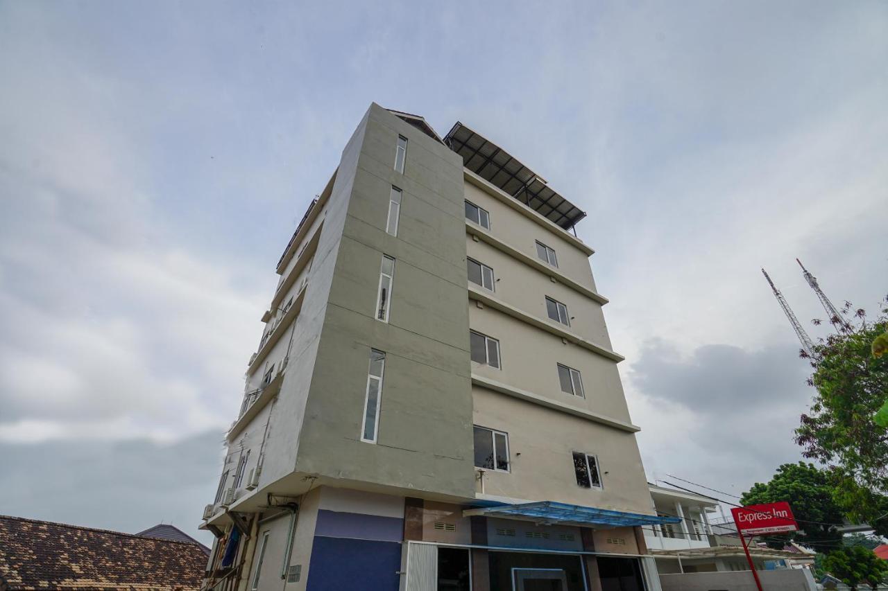 Oyo 616 Express Inn Palembang Exterior photo