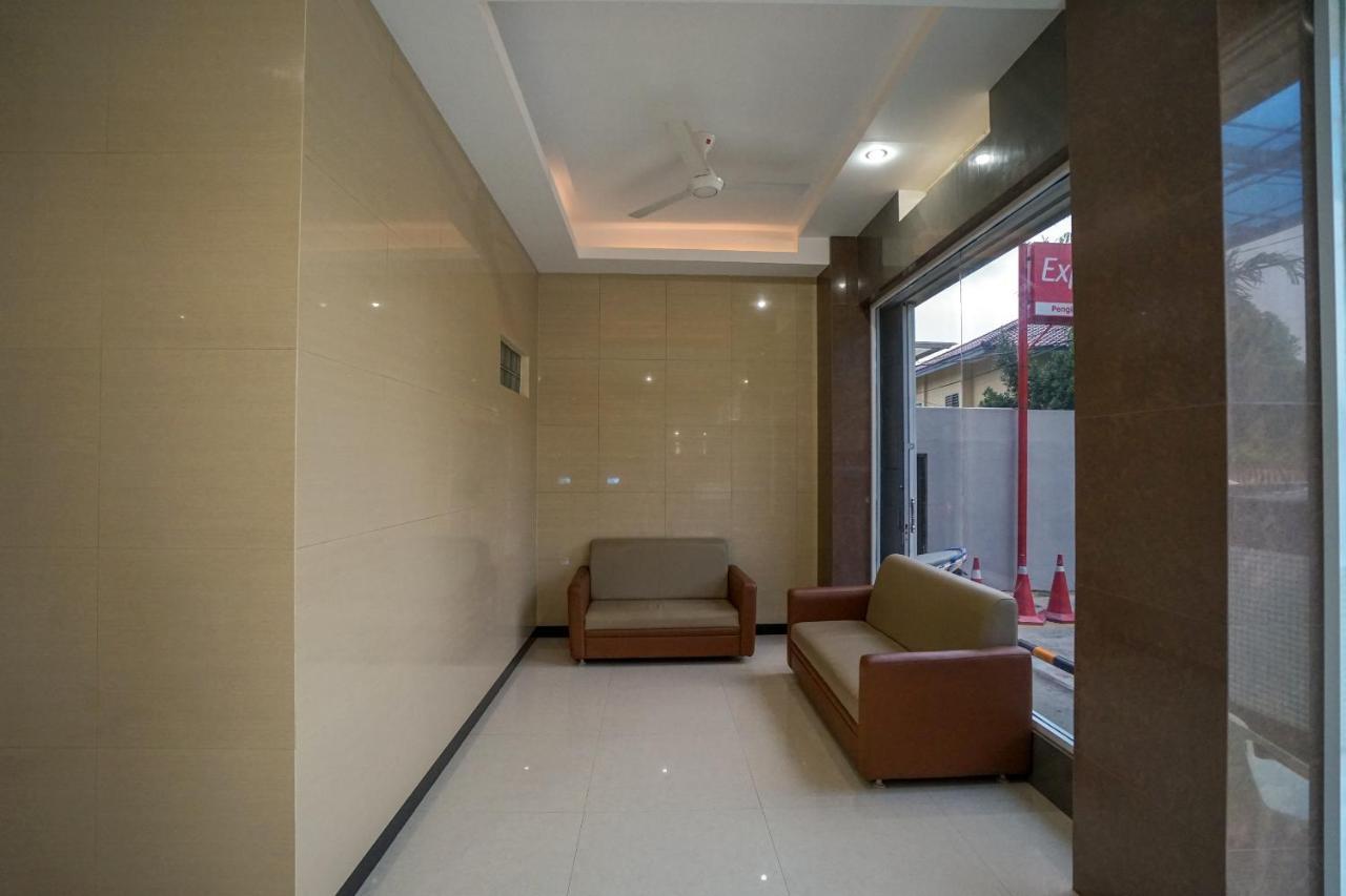Oyo 616 Express Inn Palembang Exterior photo