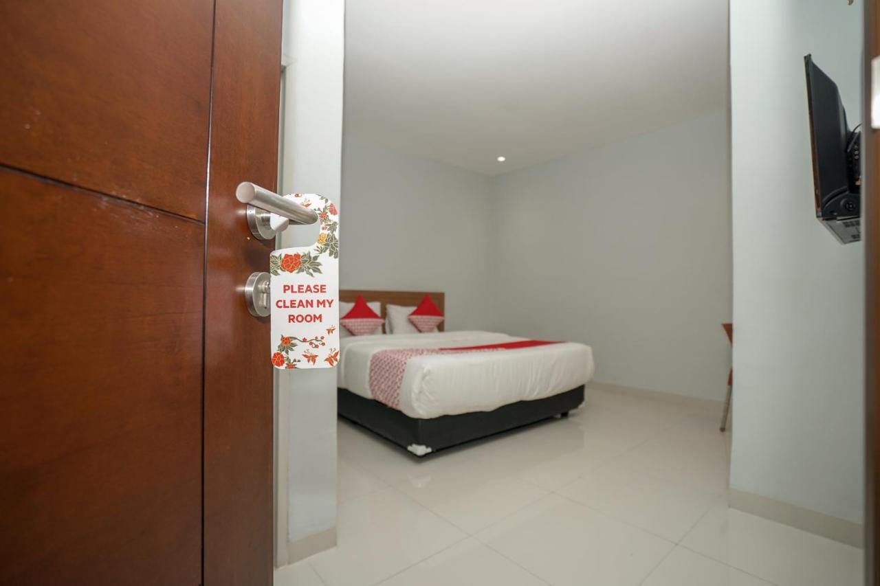Oyo 616 Express Inn Palembang Exterior photo